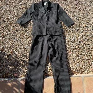 Betsy’s Things 2 Piece Suit Size 12p Black/White